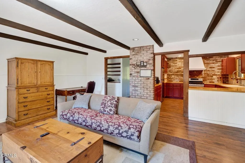 06 living kitchen hall
