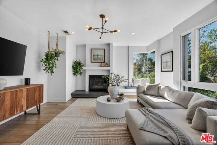 3457 Primera Avenue, Los Angeles, California 90068