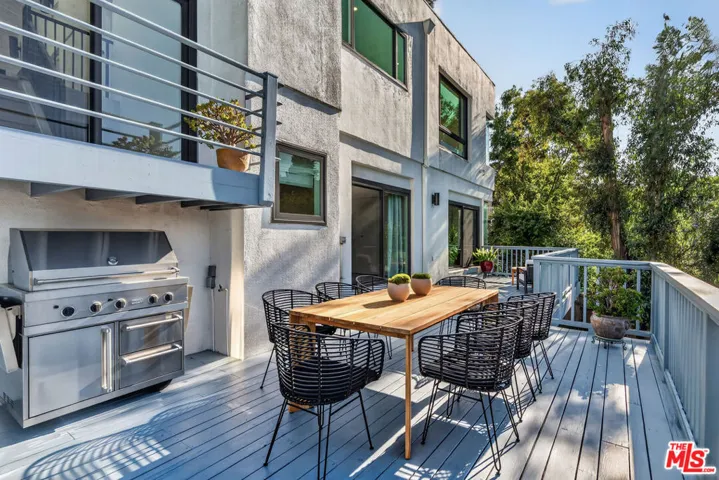 3457 Primera Avenue, Los Angeles, California 90068