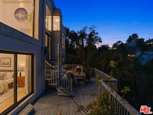3457 Primera Avenue, Los Angeles, California 90068