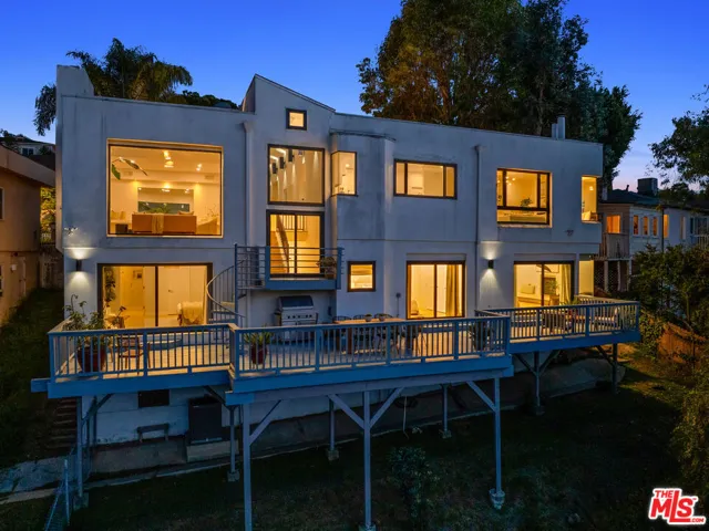 3457 Primera Avenue, Los Angeles, California 90068