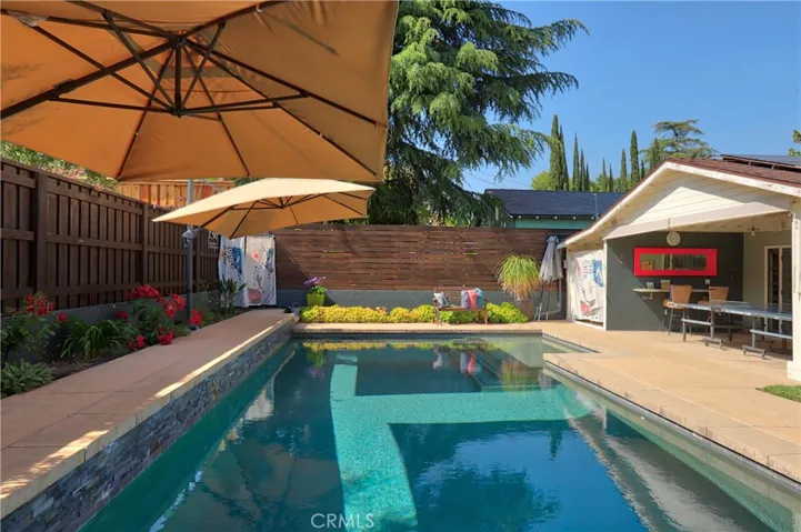 1525 Opechee Way, Glendale, California 91208