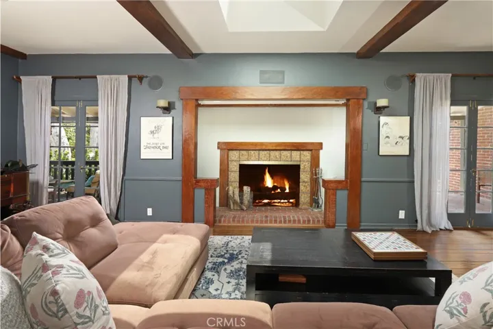 1525 Opechee Way, Glendale, California 91208
