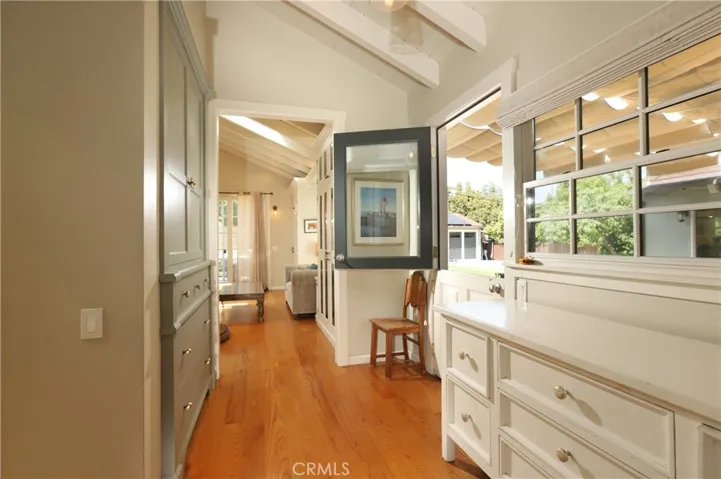 1525 Opechee Way, Glendale, California 91208