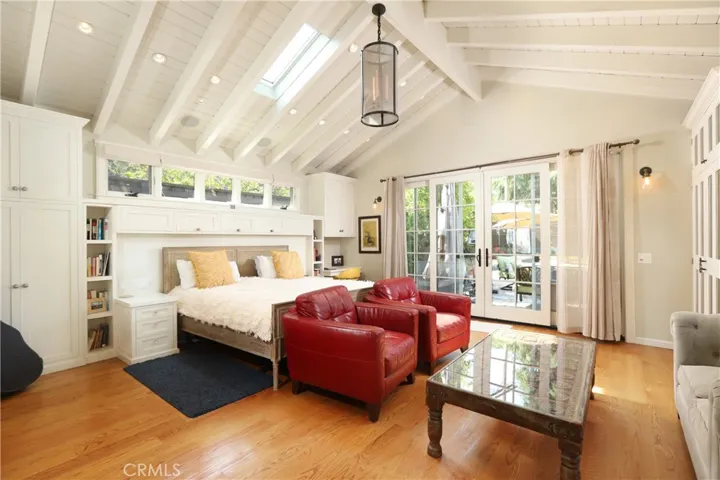 1525 Opechee Way, Glendale, California 91208