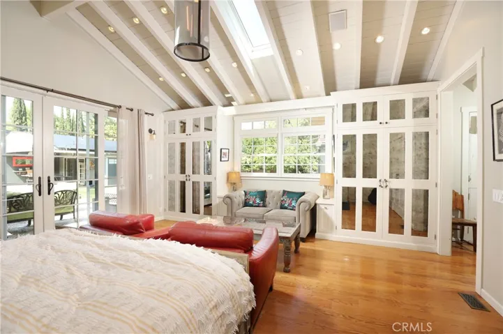 1525 Opechee Way, Glendale, California 91208
