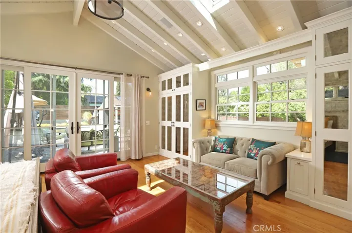 1525 Opechee Way, Glendale, California 91208