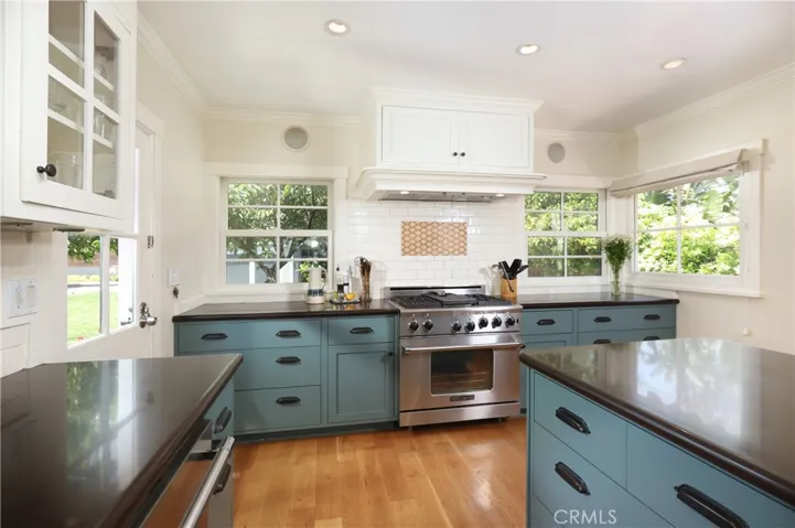 1525 Opechee Way, Glendale, California 91208
