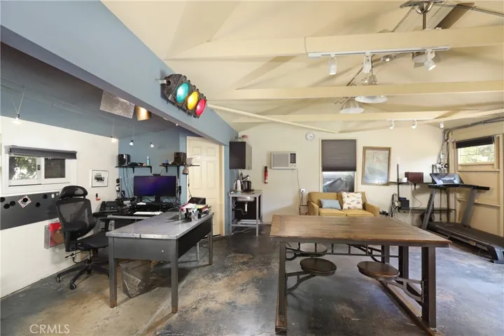 1525 Opechee Way, Glendale, California 91208