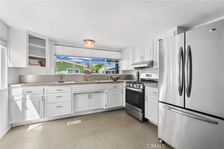 Light & Bright Kitchen