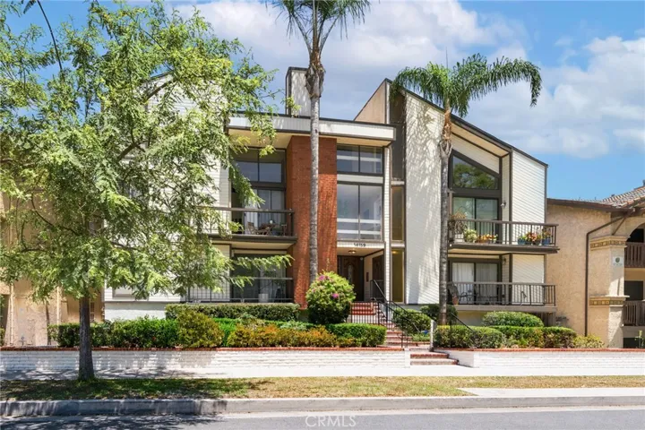 14159 Riverside Drive 103, Sherman Oaks, California 91423