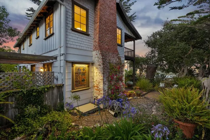1122 Harrison Street, Monterey, California 93940