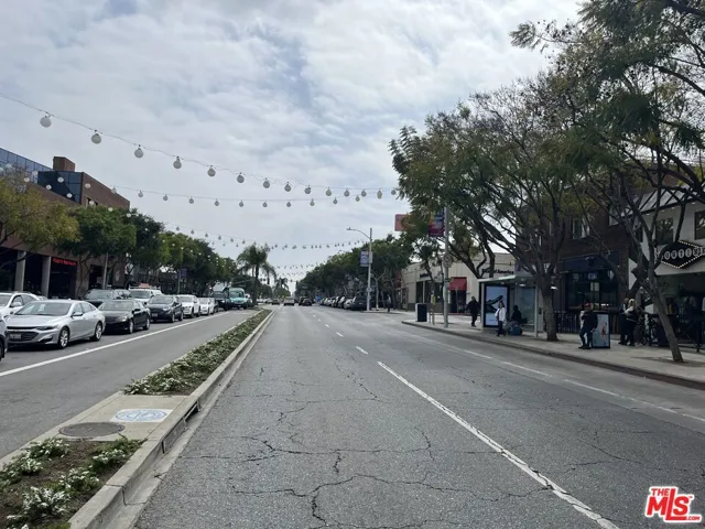 Santa Monica Blvd - 3 Blocks