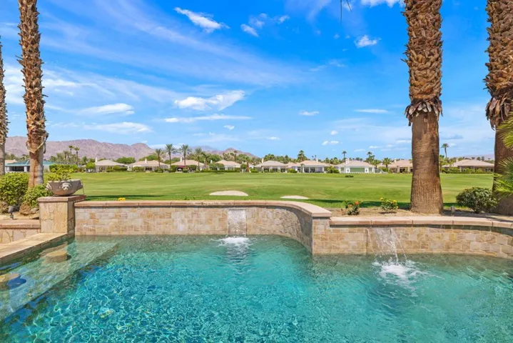 pool water features