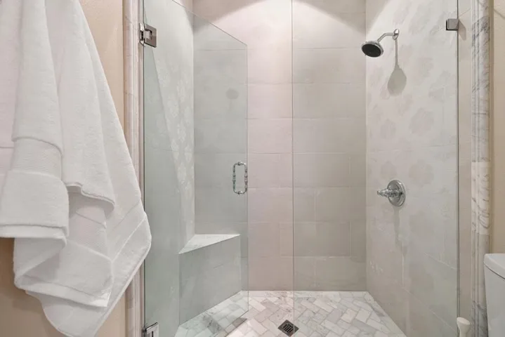 guest bedroom shower