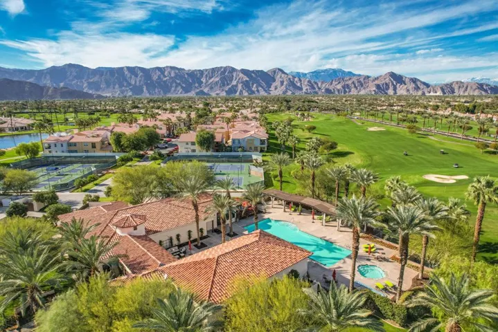 clubhouse pool & spa