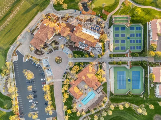 clubhouse & amenities