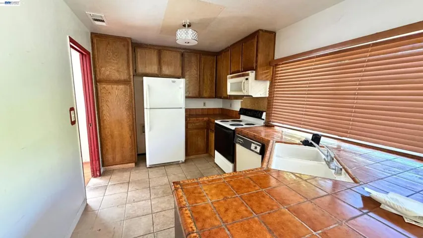 1988 Calaveras Dr, Pittsburg, California 94565-0000