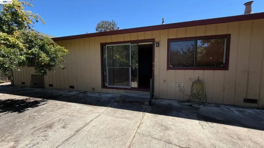 1988 Calaveras Dr, Pittsburg, California 94565-0000