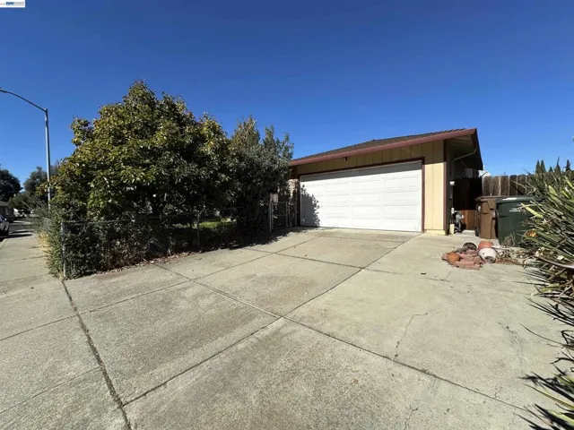 1988 Calaveras Dr, Pittsburg, California 94565-0000