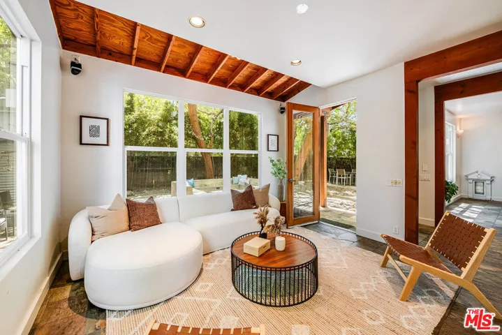4504 Stern Avenue, Los Angeles, California 91423