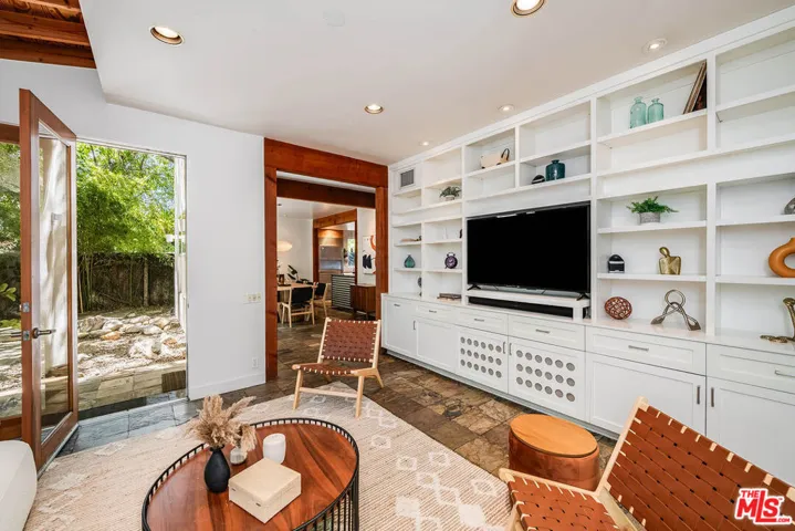 4504 Stern Avenue, Los Angeles, California 91423