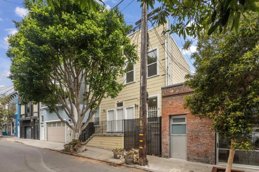 464 Linden St