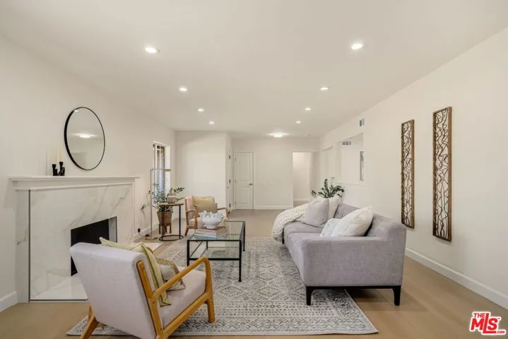 91 W Gainsborough Road, Thousand Oaks, California 91360