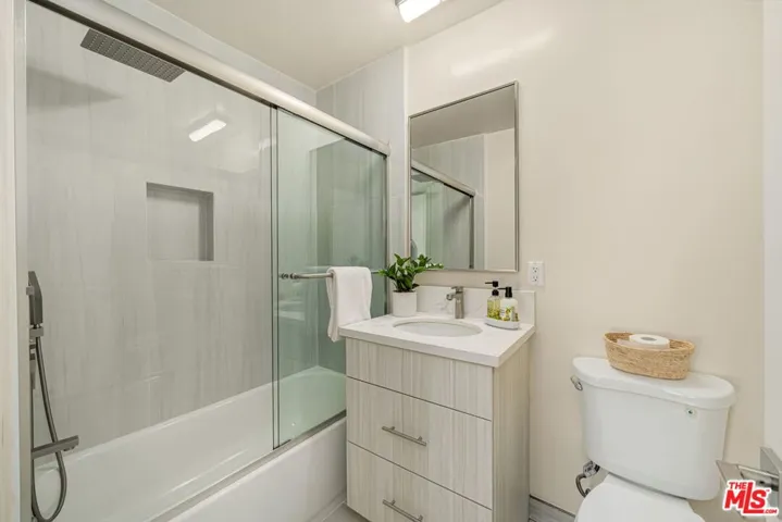 91 W Gainsborough Road, Thousand Oaks, California 91360