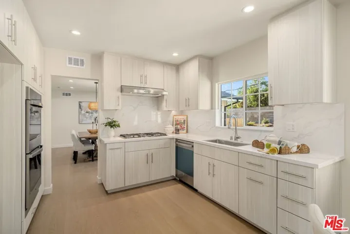 91 W Gainsborough Road, Thousand Oaks, California 91360