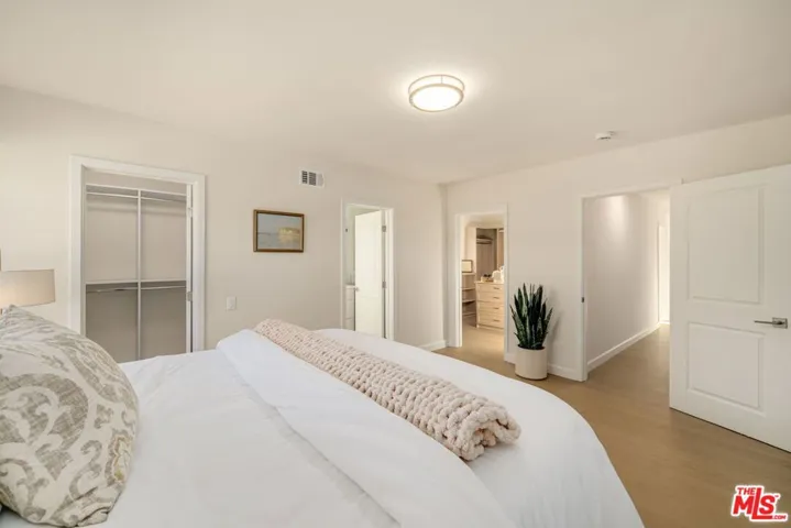91 W Gainsborough Road, Thousand Oaks, California 91360