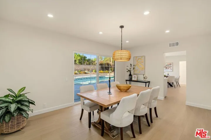 91 W Gainsborough Road, Thousand Oaks, California 91360