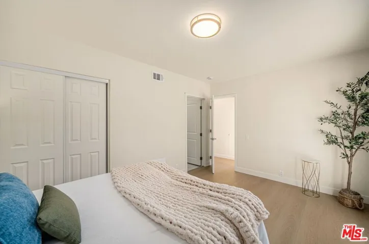 91 W Gainsborough Road, Thousand Oaks, California 91360
