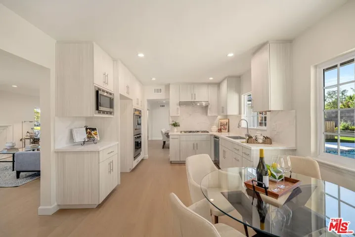91 W Gainsborough Road, Thousand Oaks, California 91360