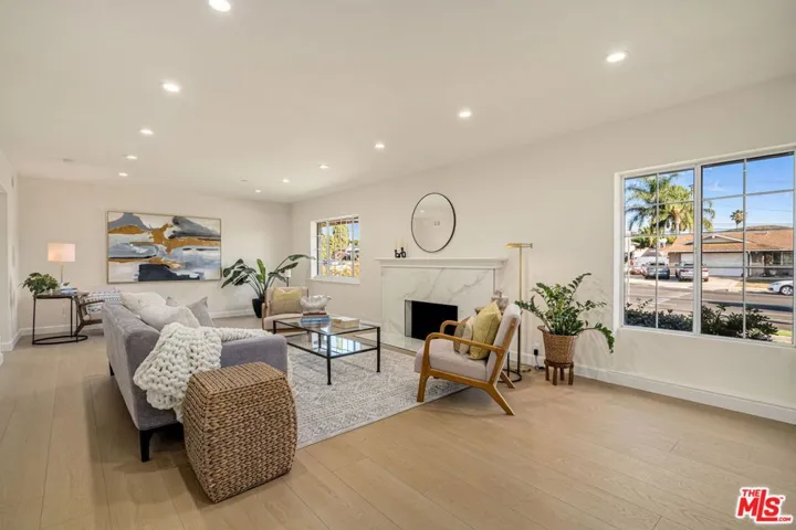 91 W Gainsborough Road, Thousand Oaks, California 91360