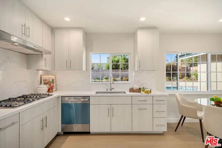 91 W Gainsborough Road, Thousand Oaks, California 91360