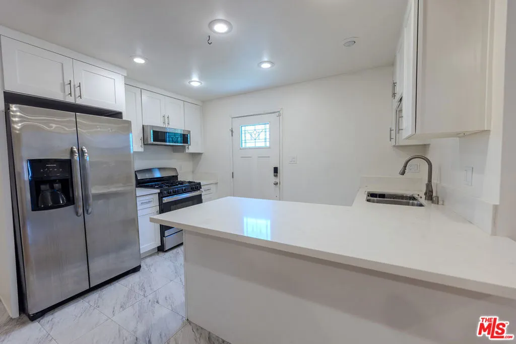 837 Sunset Avenue, Venice, California 90291 — photo 4