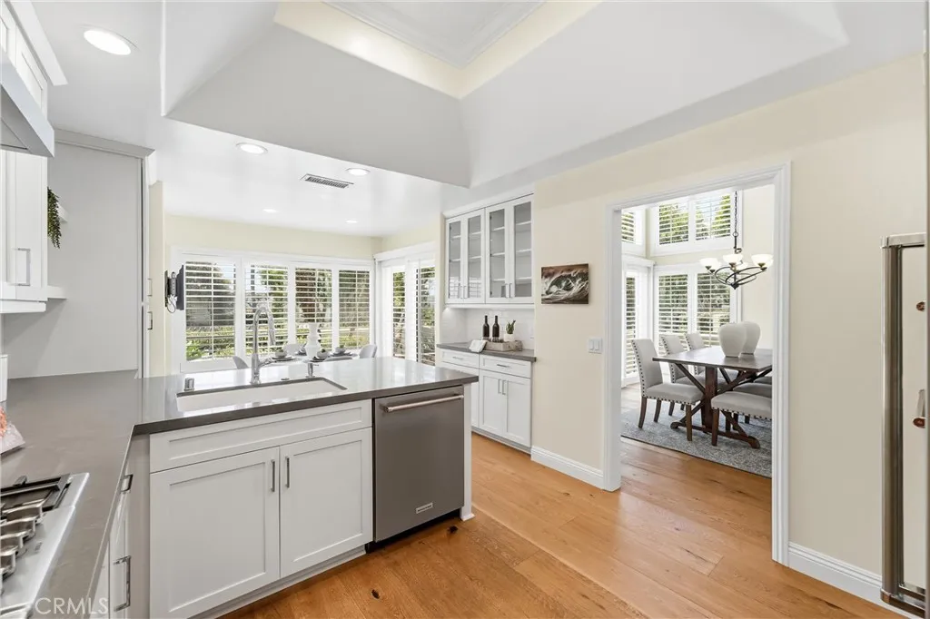Eat-In Kitchen