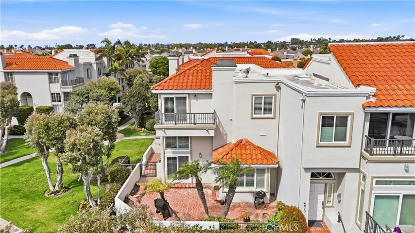 6051 Broadstone Circle, Huntington Beach, California 92648