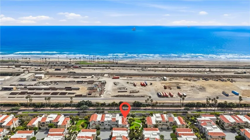 6051 Broadstone Circle, Huntington Beach, California 92648