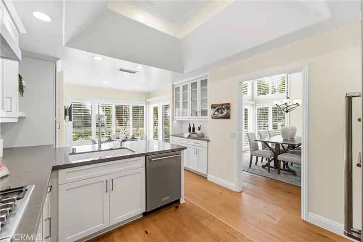 Eat-In Kitchen
