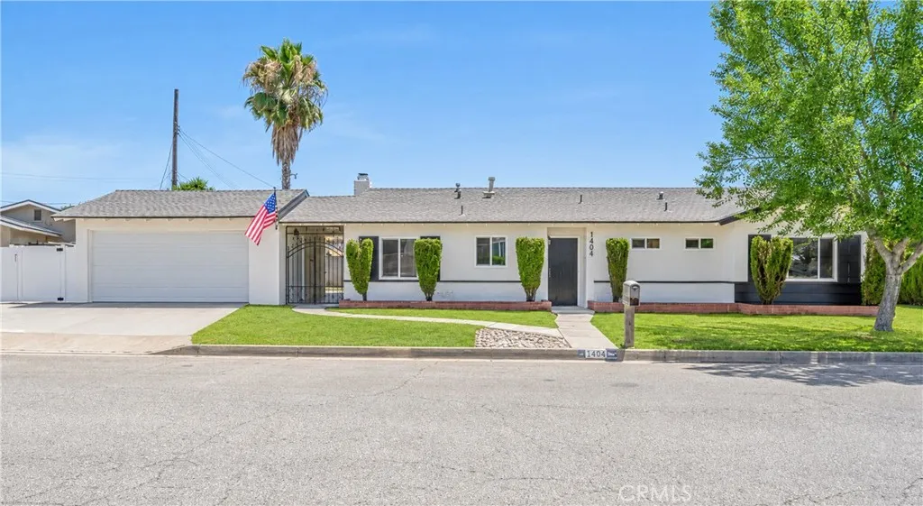 1404 E Louisa Ave