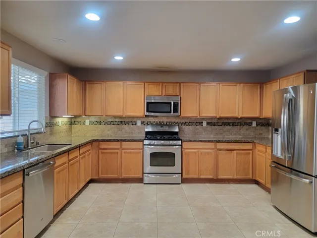 43650 Castle Circle, Lancaster, California 93535