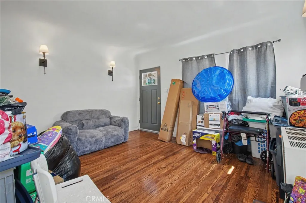 1425 living room