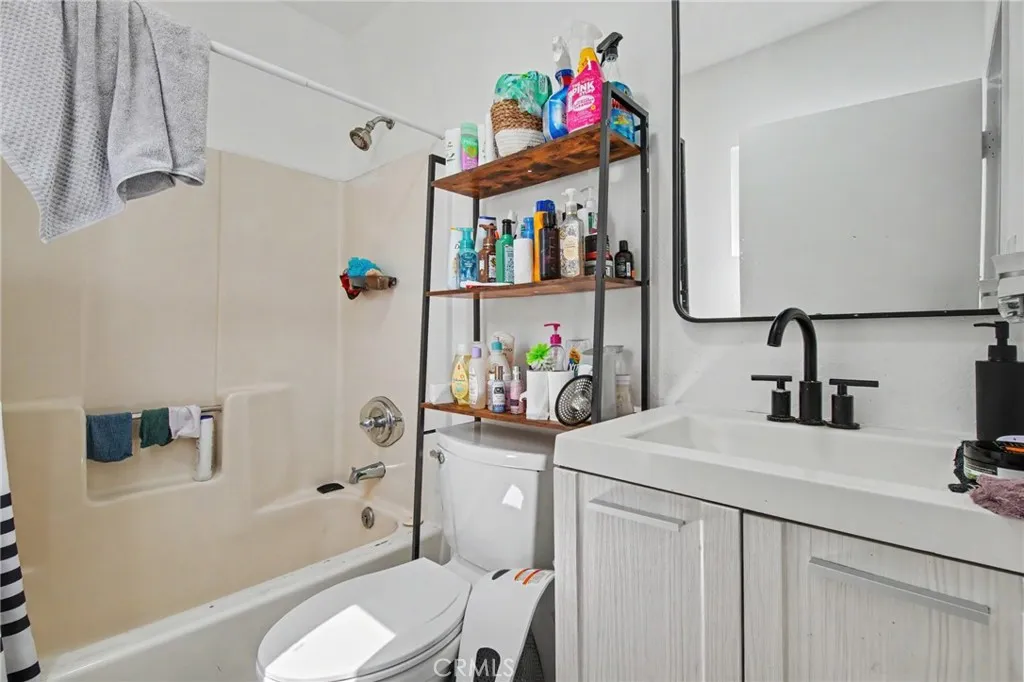 1423 maser bathroom