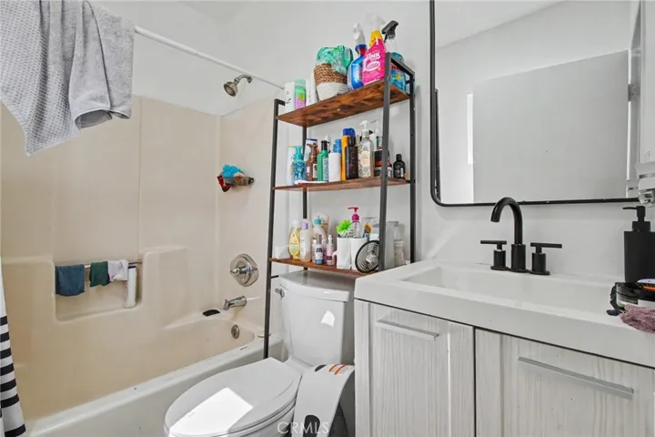 1423 maser bathroom