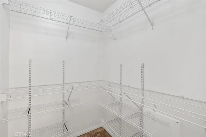 Walk-in-closet