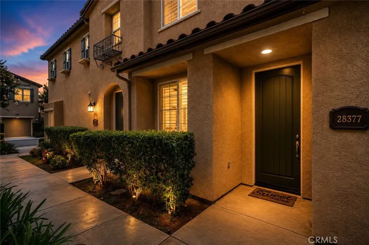 Main entrance-Picture is virtual, AI