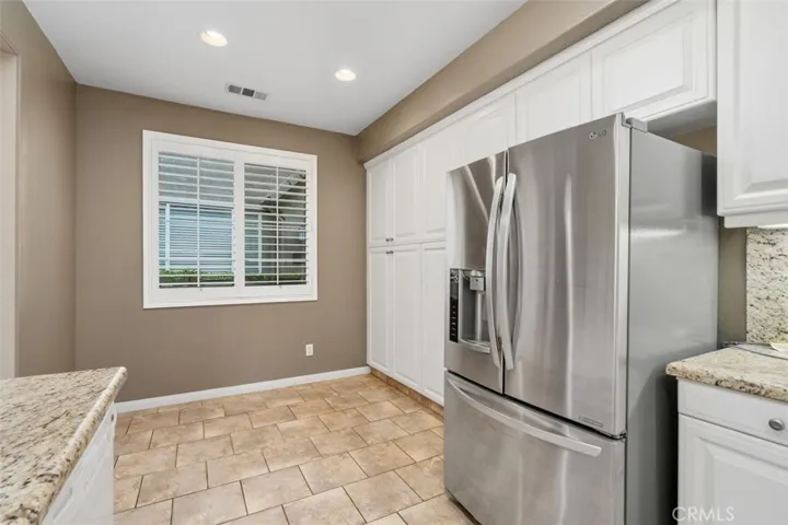 Kitchen and breakfast area