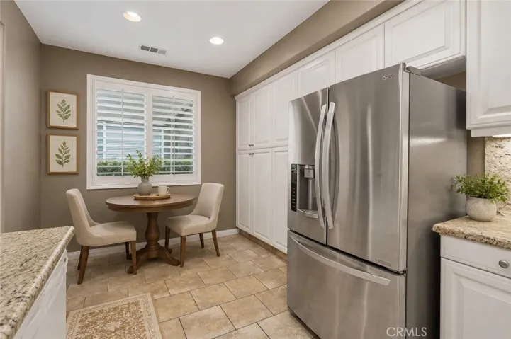 Kitchen,breakfast nook virtually staged,AI